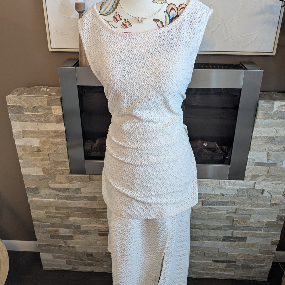 Elegant White Sleeveless Two Piece Dress